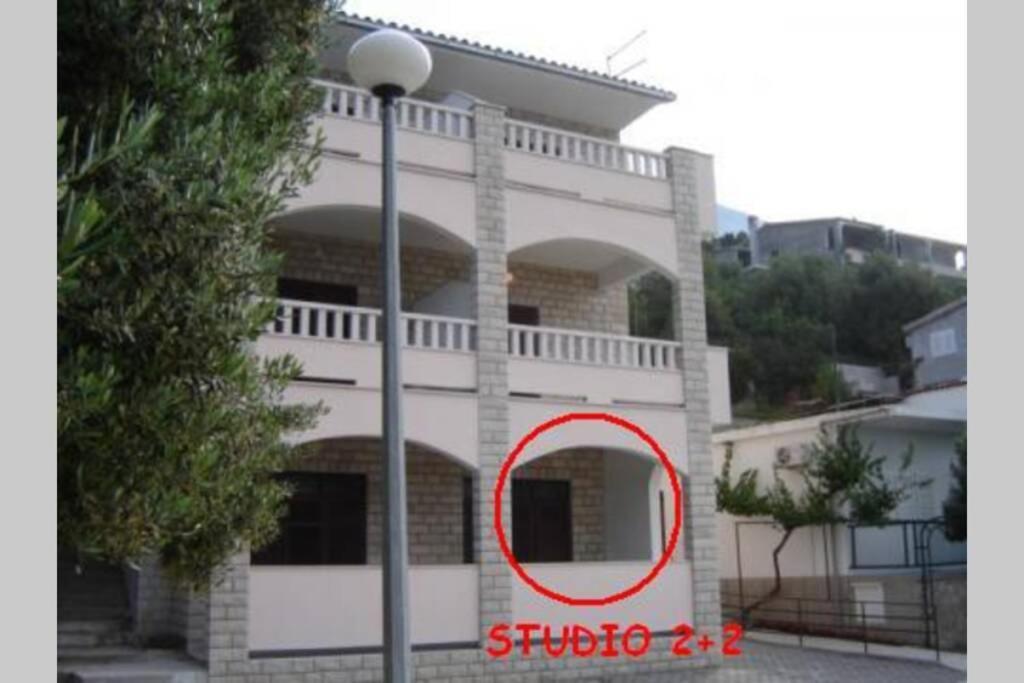 Studio Ground Floor With Terace Brela Exterior photo